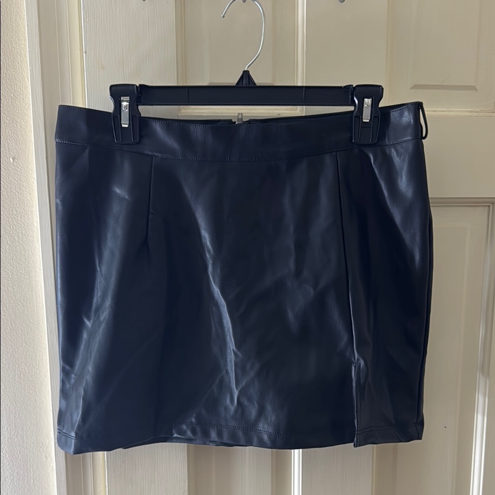 Almost Famous Black Mini Pencil Skirt